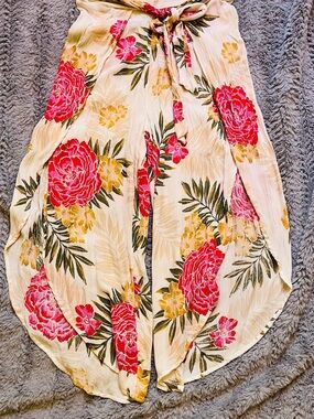 Billabong Cream Floral open leg Hawaiian summer  Pants